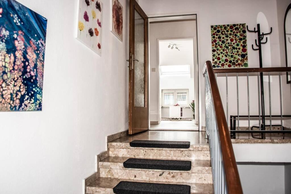 Apartment Pouringraz Fuer Kunst- Und Tennisliebhaber Eksteriør bilde