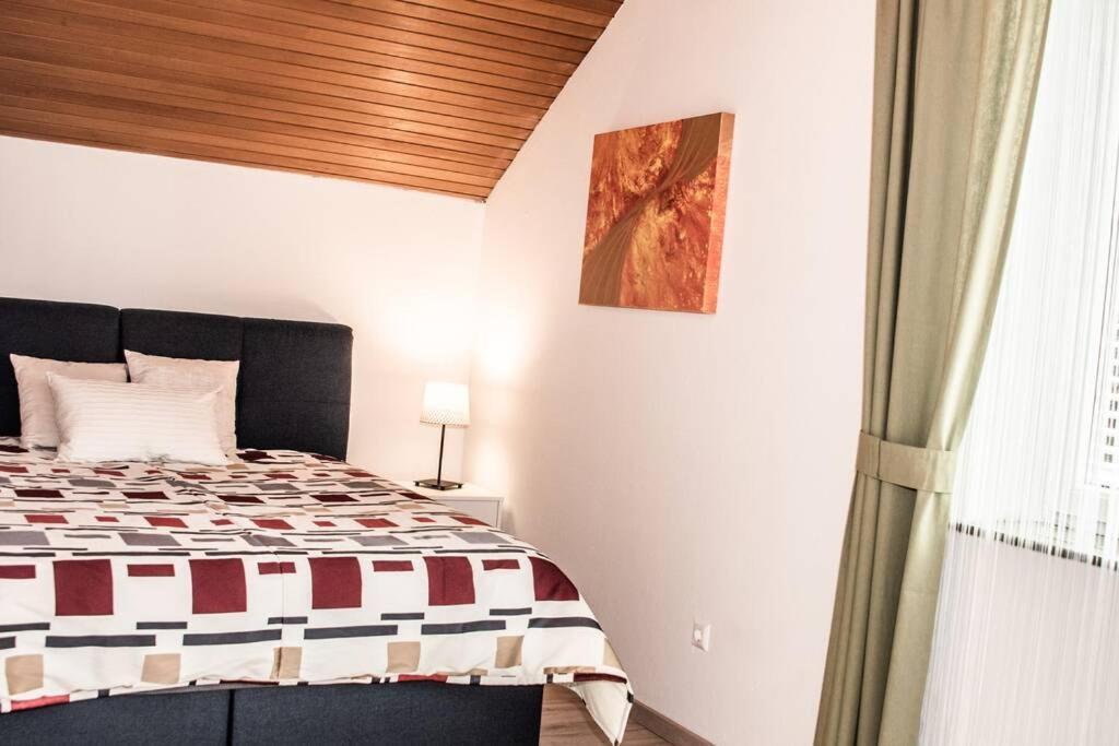 Apartment Pouringraz Fuer Kunst- Und Tennisliebhaber Eksteriør bilde