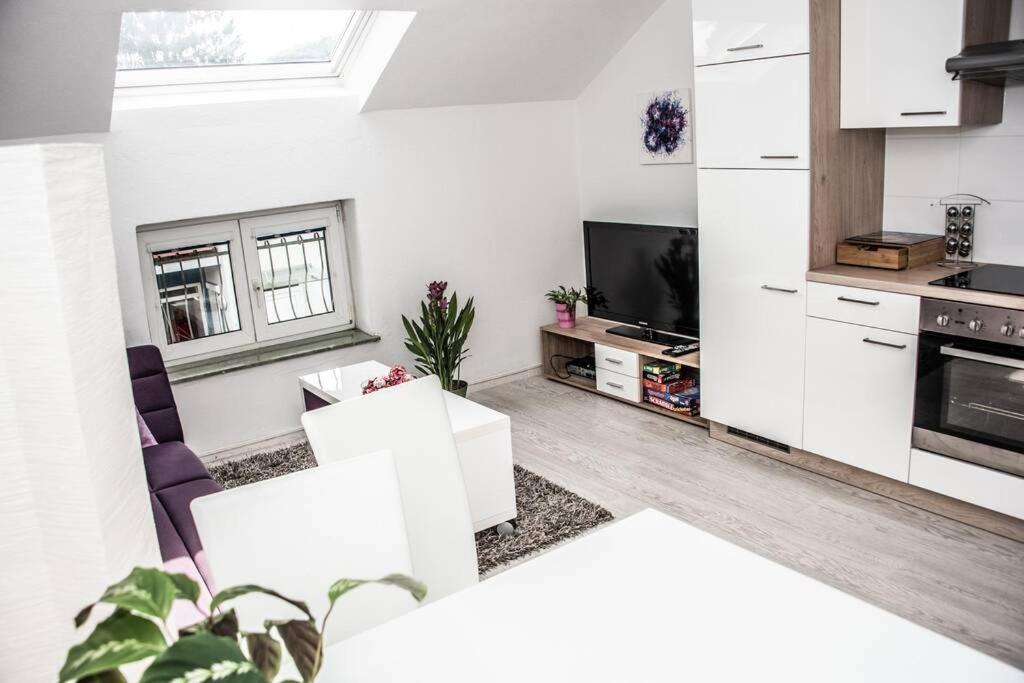 Apartment Pouringraz Fuer Kunst- Und Tennisliebhaber Eksteriør bilde